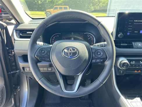 Used 2023 Toyota RAV4 XLE Premium image 11