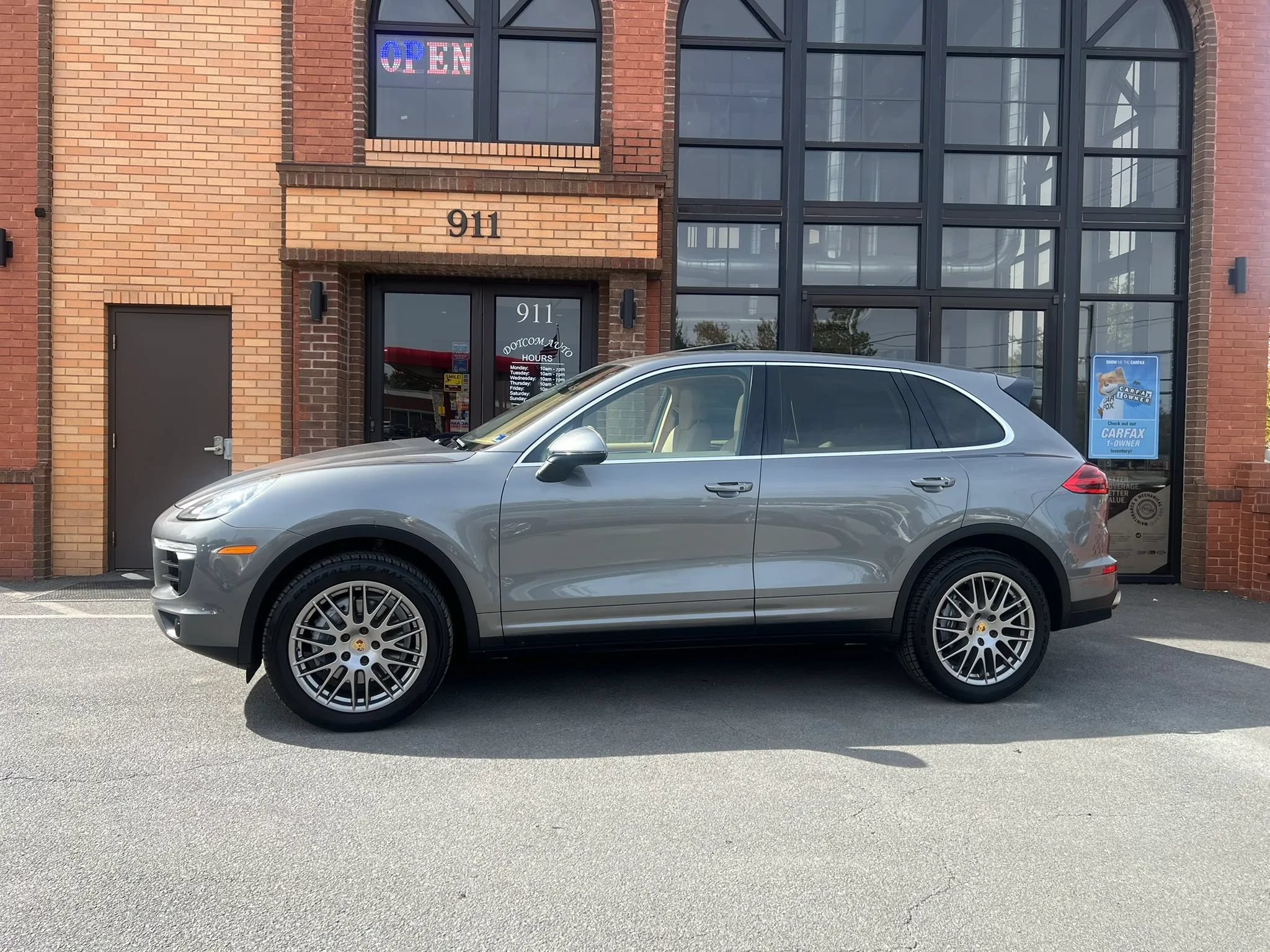 Used 2016 Porsche Cayenne AWD/4WD image 4