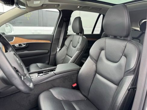 Used 2021 Volvo XC90 T6 Momentum image 9