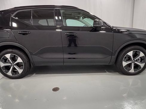 Certified 2025 Volvo XC40 B5 Plus AWD/4WD image 5