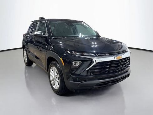 Used 2024 Chevrolet TrailBlazer LS w/ LS Convenience Package AWD/4WD image 3