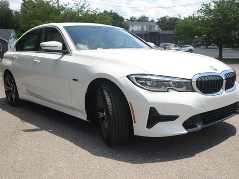 Used 2022 BMW 330e w/ Premium Package RWD image 9