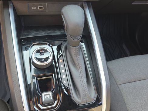 Used 2025 Chevrolet Colorado Trail Boss AWD/4WD image 22