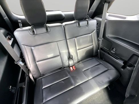 Used 2020 Ford Explorer XLT w/ Equipment Group 202A AWD/4WD image 19