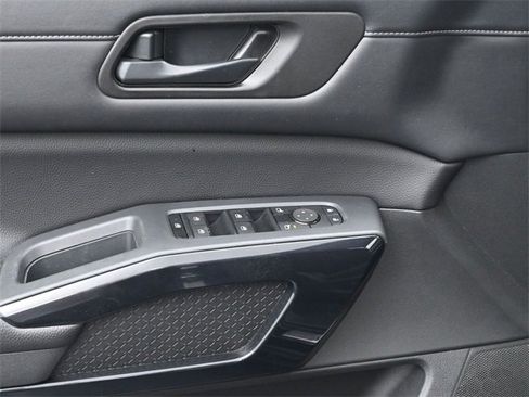 Used 2024 Nissan Pathfinder SV w/ Lighting Package (N92) image 17