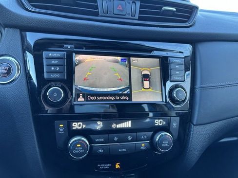 Used 2020 Nissan Rogue SL w/ Premium Package image 18
