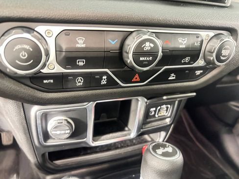 Used 2024 Jeep Wrangler Unlimited Sport AWD/4WD image 21