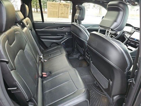 Used 2023 Jeep Grand Cherokee Overland w/ Luxury Tech Group IV image 16