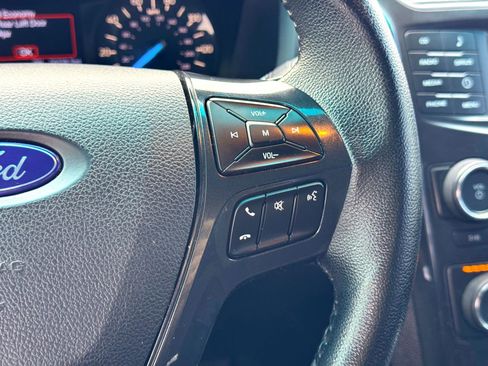 Used 2017 Ford Explorer XLT image 24