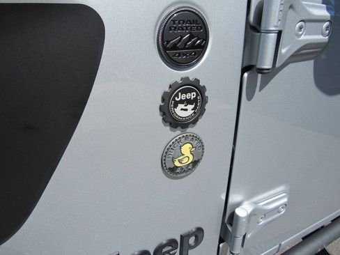 Used 2023 Jeep Gladiator Sport AWD/4WD image 21