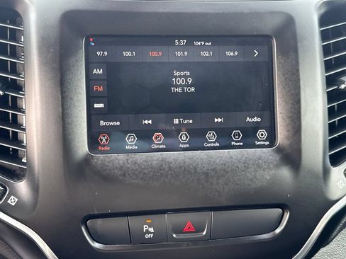 Used 2019 Jeep Cherokee Latitude Plus w/ Cold Weather Group AWD/4WD image 41