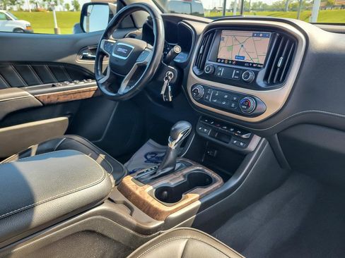 Certified 2022 GMC Canyon Denali w/ Denali Black Edition Package image 27
