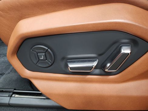 Used 2022 Lamborghini Urus image 13