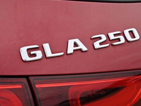 Used 2021 Mercedes-Benz GLA 250 w/ Premium Package image 20