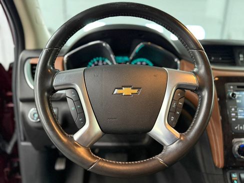 Used 2017 Chevrolet Traverse LT image 25