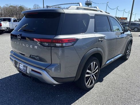Used 2023 Nissan Pathfinder Platinum w/ Cargo Package image 7
