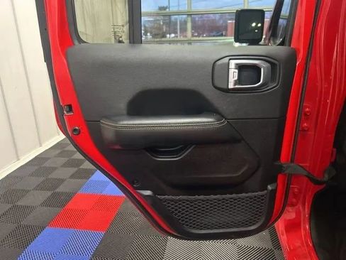 Used 2024 Jeep Wrangler Sahara image 11