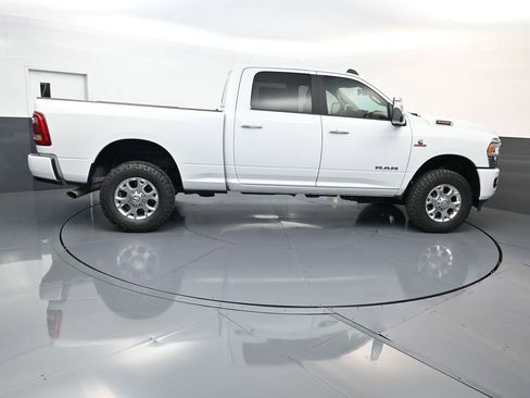 Used 2024 RAM 2500 Laramie AWD/4WD image 2