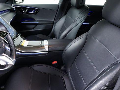 Used 2023 Mercedes-Benz C 300 4MATIC Sedan image 40