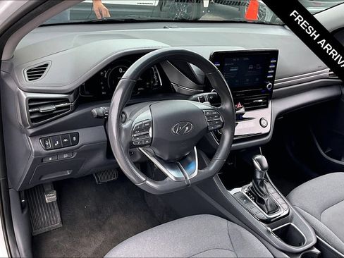 Used 2020 Hyundai Ioniq SE FWD image 5