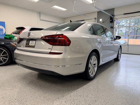 Used 2018 Volkswagen Passat 2.0T SE image 9