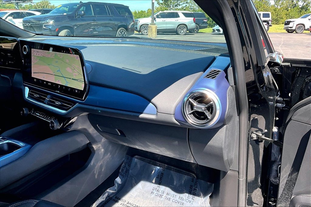 Used 2024 Chevrolet Equinox EV LT FWD image 28