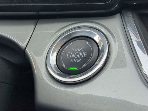 Used 2025 Chevrolet Trax LT w/ LT Convenience Package image 28