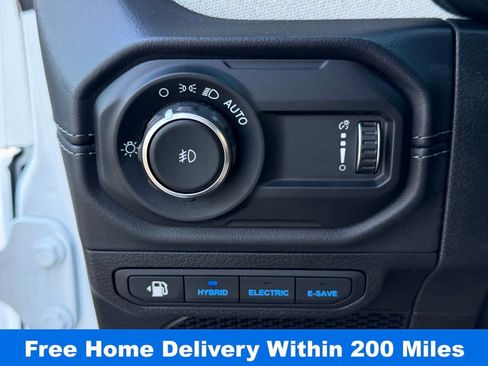 Used 2025 Jeep Wrangler Unlimited Sahara w/ Safety Group image 22