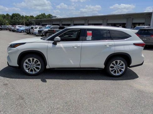 Used 2021 Toyota Highlander Limited image 7