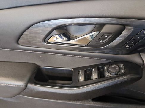 Used 2023 Chevrolet Traverse High Country FWD image 24