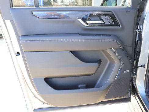 New 2026 GMC Yukon XL Elevation w/ LPO, Elevation Black Package image 26