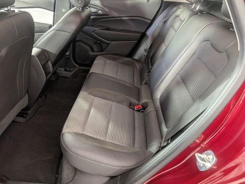 Used 2025 Chevrolet Trax LT w/ LT Convenience Package FWD image 24