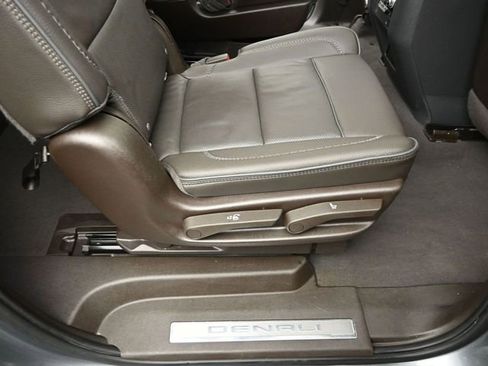 Used 2022 GMC Yukon XL Denali w/ Denali Premium Package image 29