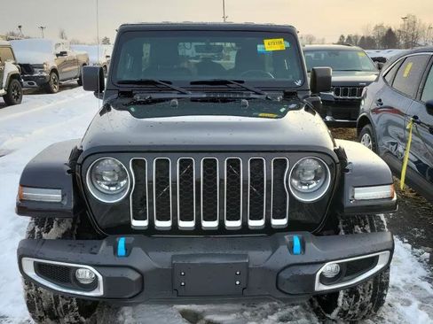 Used 2023 Jeep Wrangler Unlimited Sahara w/ Dual Top Group AWD/4WD image 2