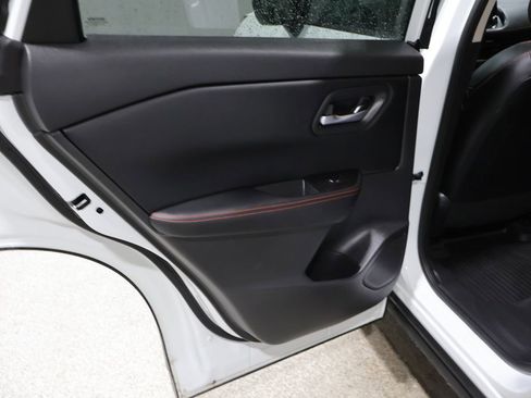 Used 2025 Nissan Rogue SV AWD/4WD image 18