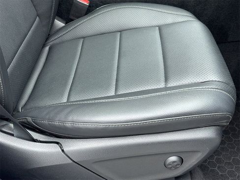 Used 2022 Mercedes-Benz GLE 350 w/ AMG Line Exterior image 49