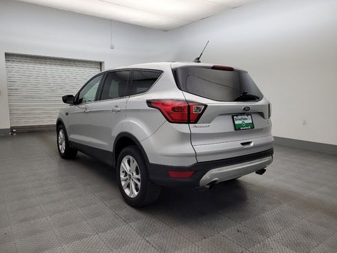 Used 2019 Ford Escape SE image 5