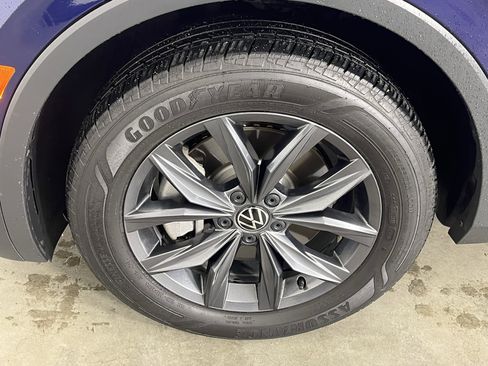 Certified 2022 Volkswagen Tiguan SE w/ Panoramic Sunroof Package image 24