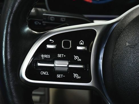 Used 2022 Mercedes-Benz GLE 350 4MATIC w/ Premium Package image 39