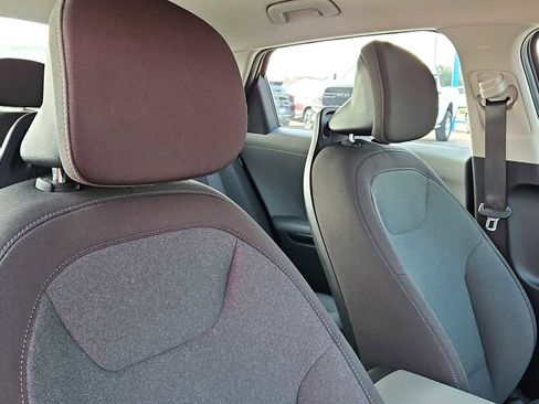 Used 2025 Kia K4 FWD image 18