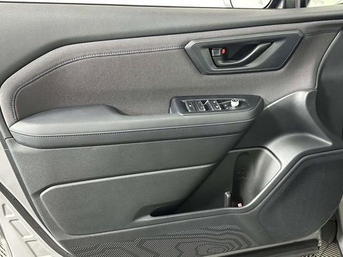 Used 2025 Subaru Forester Premium image 17