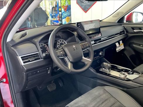 Used 2026 Mitsubishi Outlander SE FWD image 6