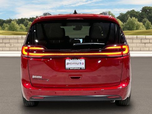 New 2026 Chrysler Pacifica Select image 4
