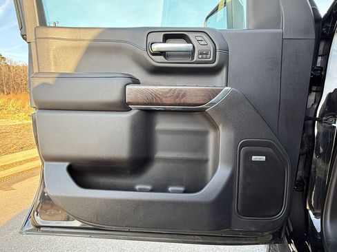 Used 2021 GMC Sierra 2500 Denali w/ Denali Black Diamond Edition image 9