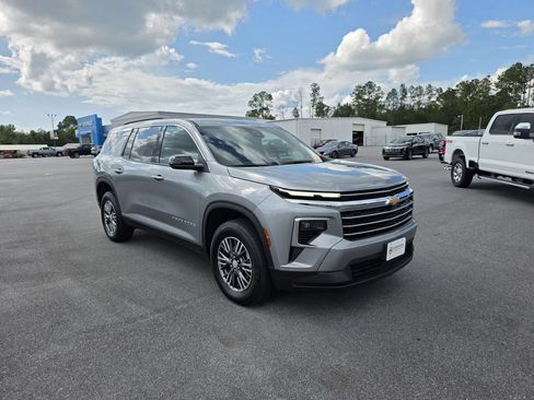 Used 2026 Chevrolet Traverse LT AWD/4WD image 7