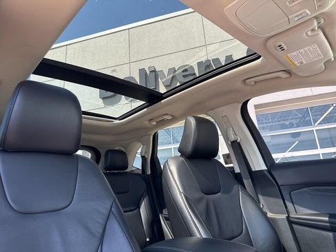 Used 2022 Ford Edge Titanium AWD/4WD image 42