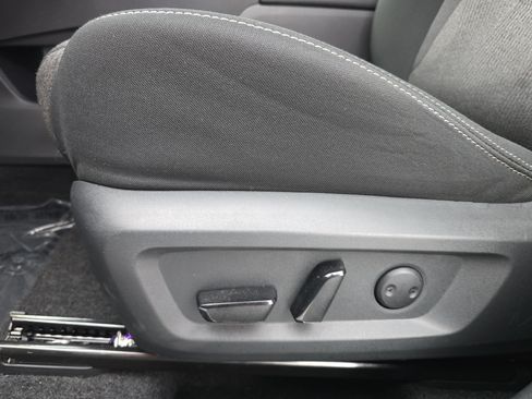 Certified 2025 Nissan Rogue SV FWD image 28