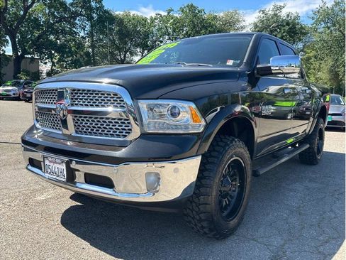 Used 2017 RAM 1500 Laramie w/ Convenience Group AWD/4WD image 3