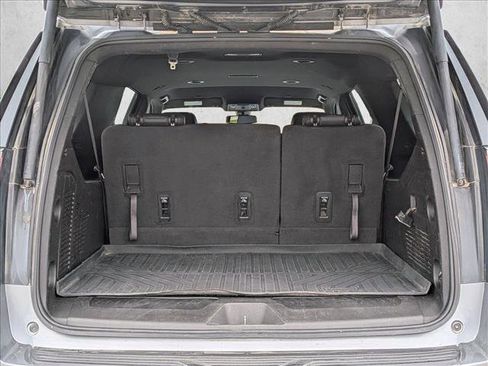 Used 2022 Chevrolet Suburban LT AWD/4WD image 7