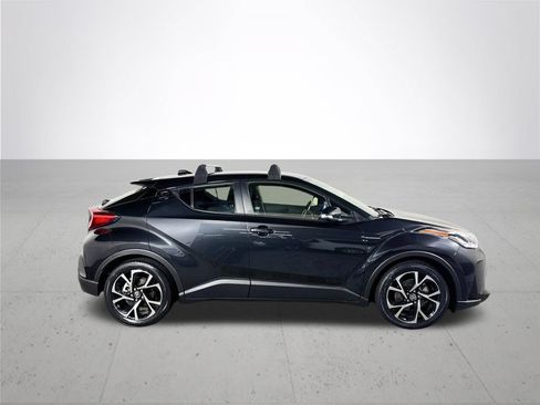 Used 2020 Toyota C-HR XLE FWD image 5